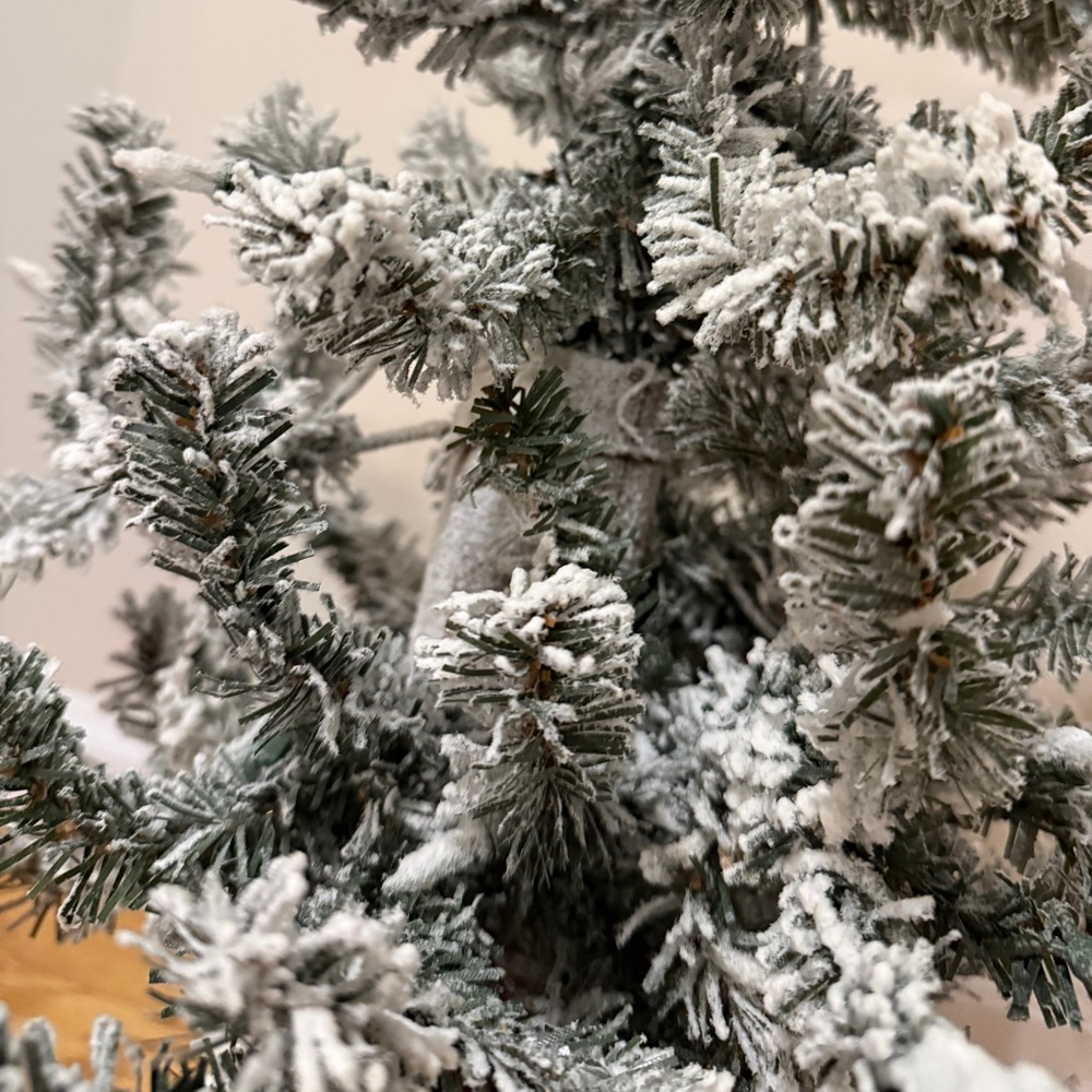 Frontgate Pre-Lit Flocked Alpine Tree - NWT - Picture 5 of 16